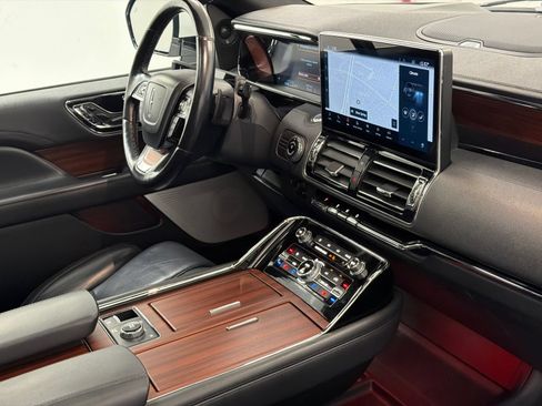 Certified 2023 Lincoln Navigator L Reserve AWD/4WD image 12