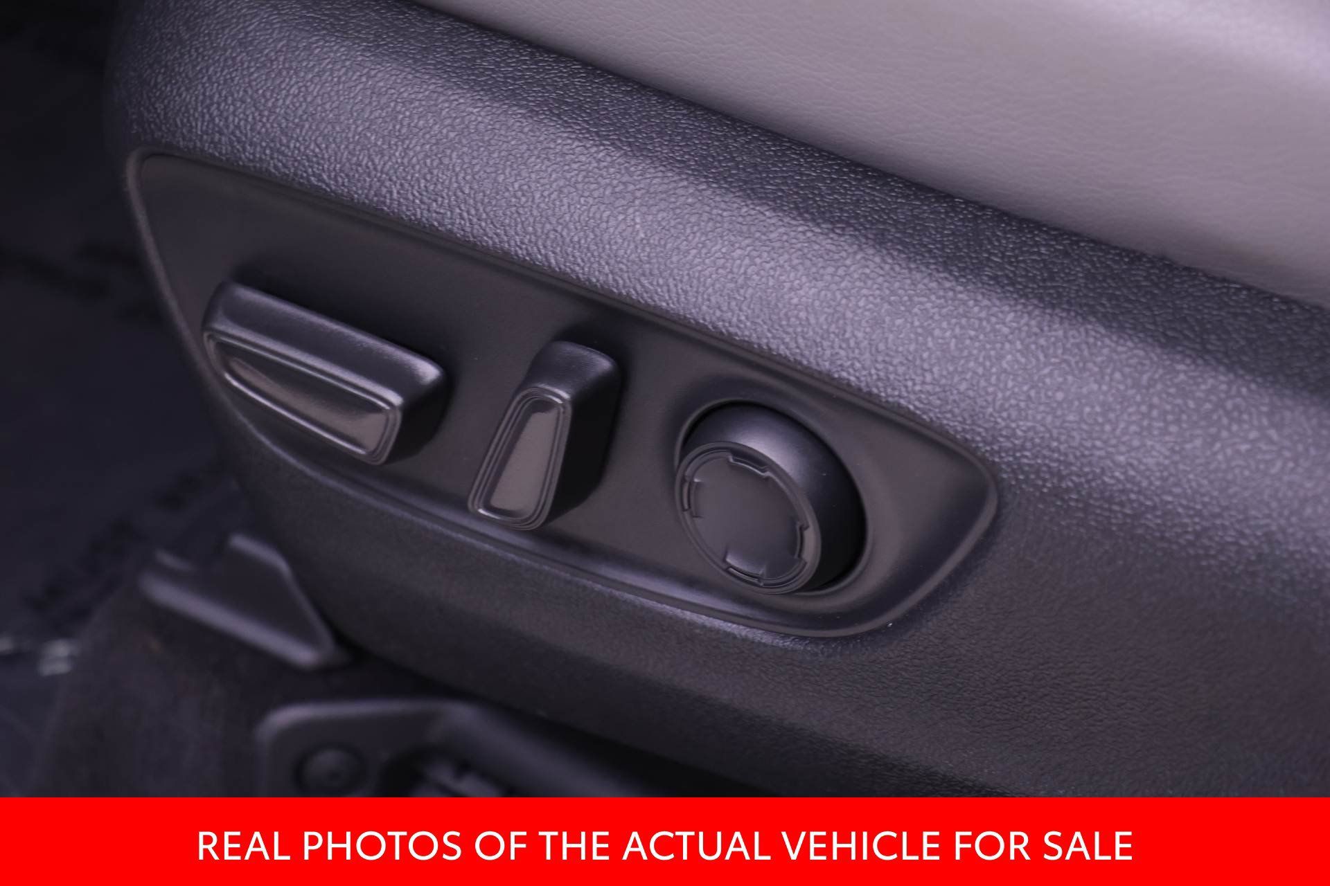 Used 2025 Toyota Sienna XLE FWD image 15