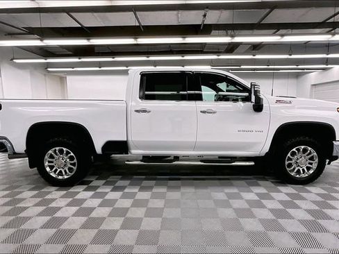Used 2025 Chevrolet Silverado 2500 LTZ w/ LTZ Convenience Package image 15