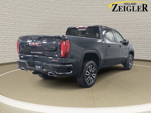Used 2023 GMC Sierra 1500 AT4 w/ AT4 Preferred Package AWD/4WD image 5