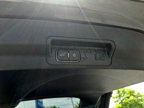 Used 2020 Ford Explorer XLT AWD/4WD image 29