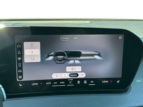 New 2026 Audi Q3 quattro 2.0T AWD/4WD image 2