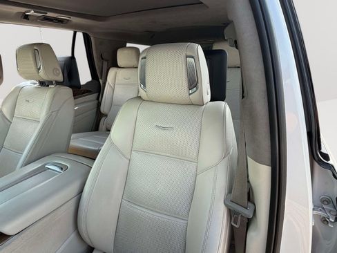 Used 2022 Cadillac Escalade Sport Platinum w/ LPO, ONYX Package AWD/4WD image 23