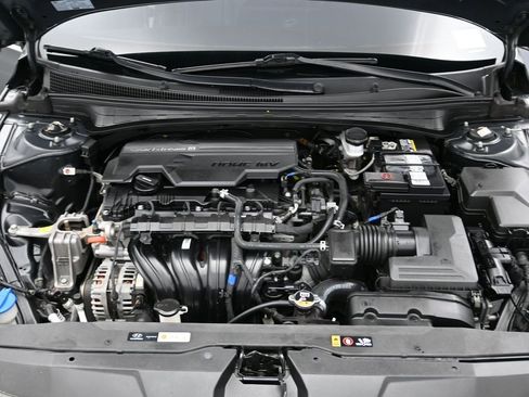 Used 2023 Hyundai Elantra Limited image 27