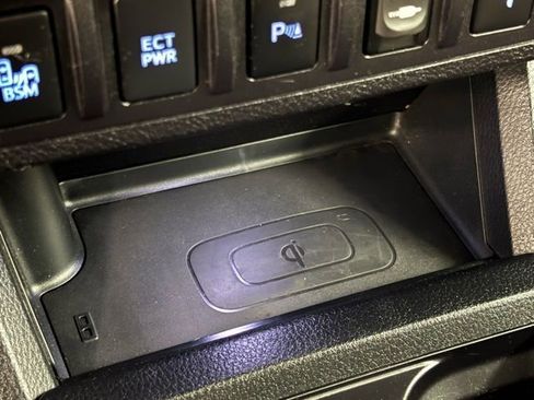 Used 2016 Toyota Tacoma Limited w/ Towing Package image 32