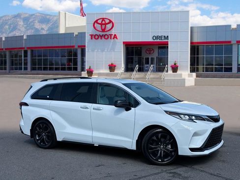 Used 2024 Toyota Sienna XSE FWD image 1