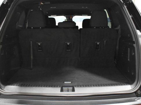 Used 2025 GMC Acadia Elevation image 28