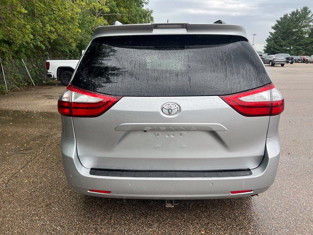 Used 2020 Toyota Sienna XLE AWD/4WD image 4
