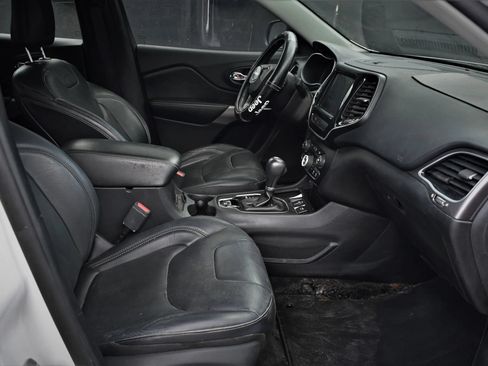 Used 2019 Jeep Cherokee Limited FWD image 10