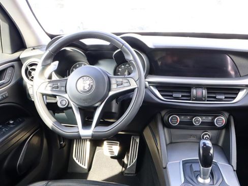 Used 2018 Alfa Romeo Stelvio Sport w/ Quick Order Package 22J Sport AWD/4WD image 9