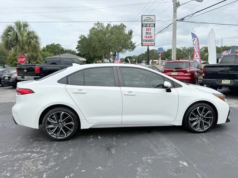 Used 2021 Toyota Corolla SE FWD image 3