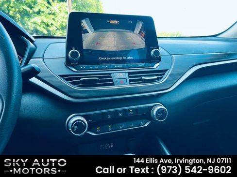 Used 2024 Nissan Altima 2.5 SV FWD image 14