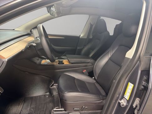 Used 2023 Tesla Model Y Performance image 9