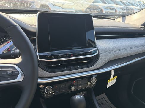 New 2026 Jeep Compass Latitude image 29