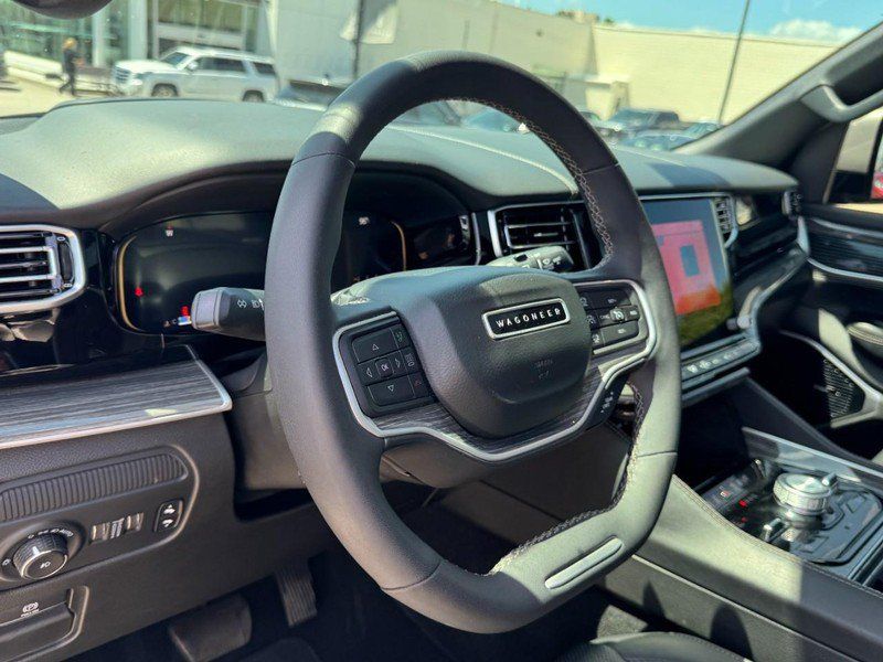 Used 2022 Jeep Wagoneer Series III w/ Premium Group I AWD/4WD image 15