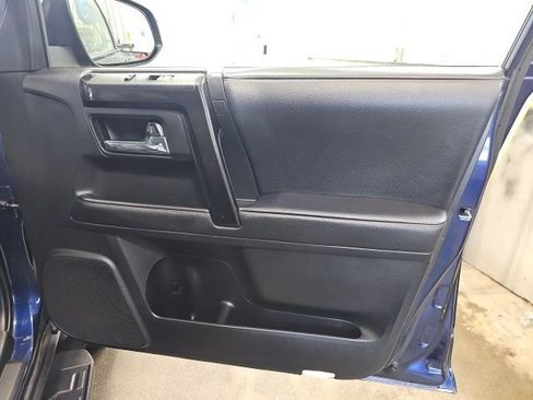 Used 2020 Toyota 4Runner TRD Off-Road Premium w/ Moonroof Package AWD/4WD image 33