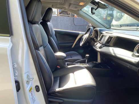 Used 2014 Toyota RAV4 Limited w/ Technology Package AWD/4WD image 20
