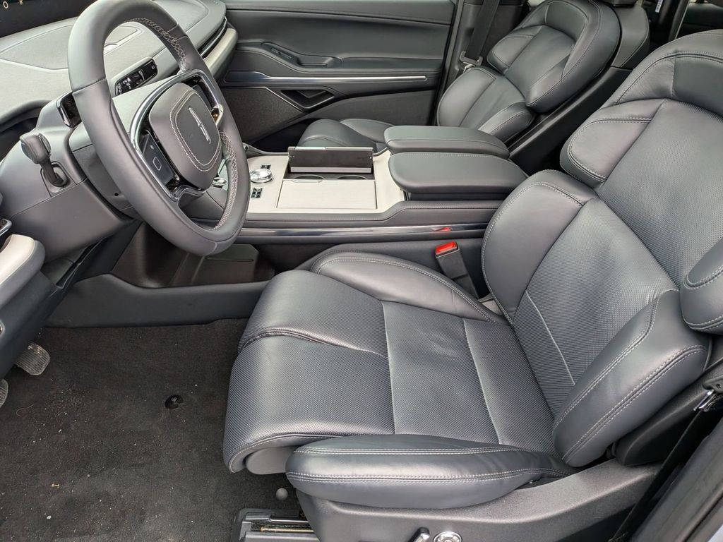 New 2025 Lincoln Navigator Reserve w/ Jet Appearance Package AWD/4WD image 12