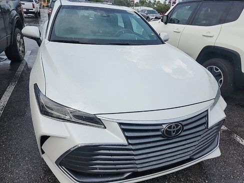Used 2019 Toyota Avalon Limited FWD image 10