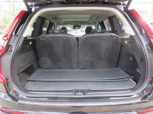 Used 2018 Volvo XC90 T6 Momentum w/ Convenience Package AWD/4WD image 24