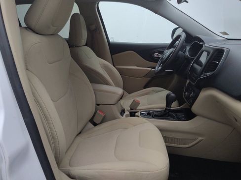 Used 2019 Jeep Cherokee Latitude w/ Popular Appearance Group FWD image 21