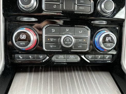 Certified 2022 GMC Yukon XL Denali image 19