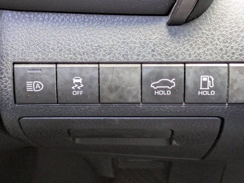 Used 2019 Toyota Camry SE FWD image 22