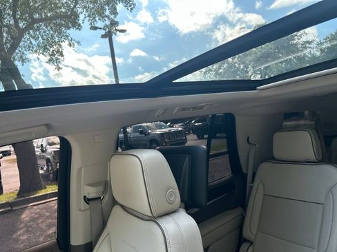 Used 2021 GMC Yukon Denali w/ Denali Ultimate Package AWD/4WD image 13