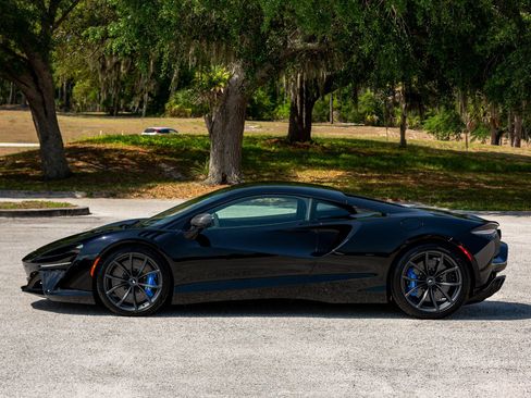 Used 2023 McLaren Artura image 44