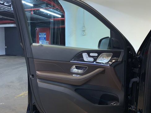 Used 2022 Mercedes-Benz GLS 450 4MATIC image 13