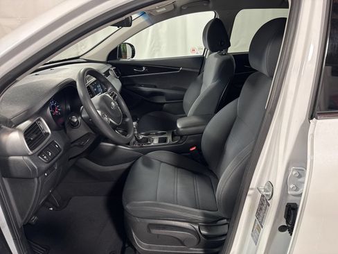 Used 2019 Kia Sorento FWD image 3