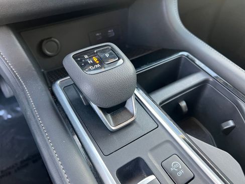 Used 2025 Nissan Pathfinder SV image 41