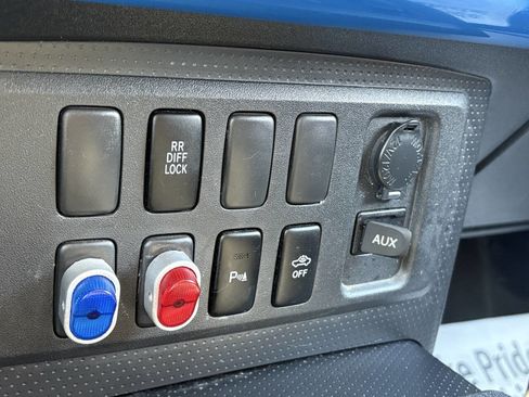 Used 2007 Toyota FJ Cruiser 4WD image 36