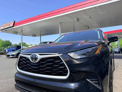Used 2023 Toyota Highlander L FWD image 15