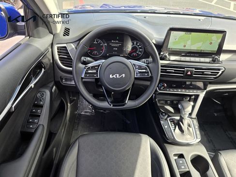Certified 2022 Kia Seltos SX w/ Sunroof Package AWD/4WD image 14