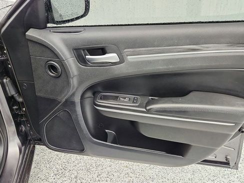 Used 2021 Chrysler 300 Touring w/ Chrome Appearance Package image 24