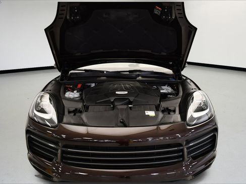 Used 2023 Porsche Cayenne Platinum Edition image 14