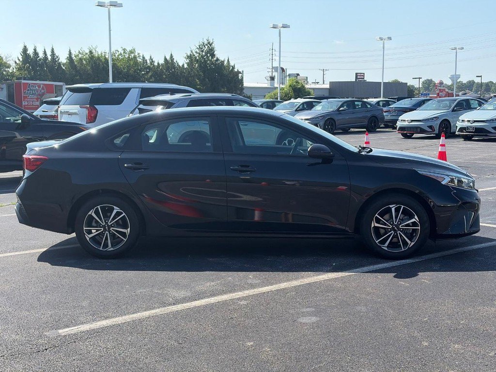 Used 2023 Kia Forte LXS FWD image 4