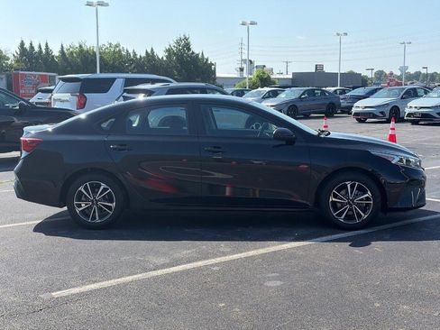 Used 2023 Kia Forte LXS FWD image 4