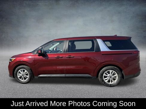 Used 2024 Kia Carnival LX image 2