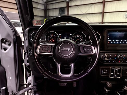 Used 2021 Jeep Wrangler Unlimited Sahara AWD/4WD image 30