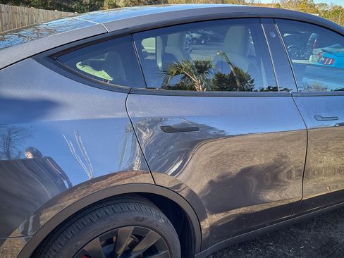 Used 2021 Tesla Model Y Long Range image 17