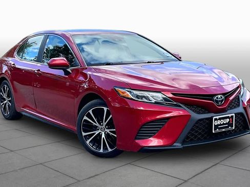 Used 2019 Toyota Camry SE FWD image 3