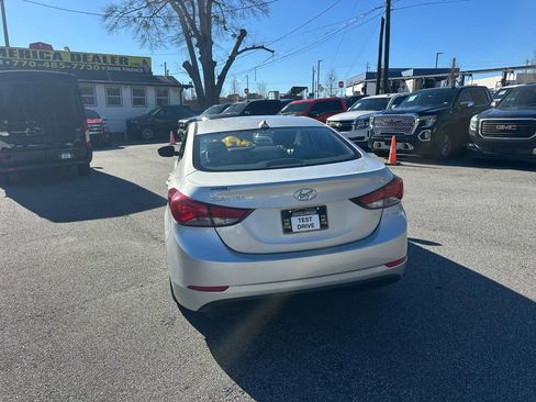 Used 2016 Hyundai Elantra SE image 7