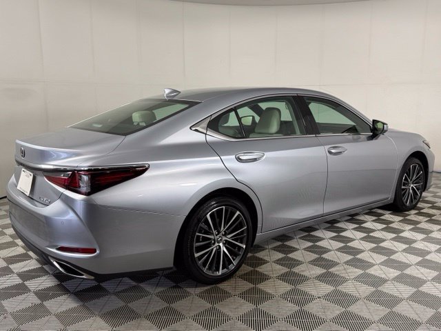 Used 2025 Lexus ES 350 w/ Premium Package FWD image 9