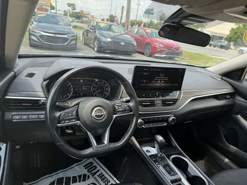 Used 2023 Nissan Altima 2.5 SV w/ SV Premium Package FWD image 15