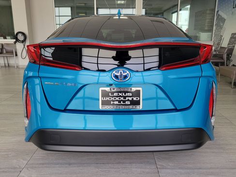 Used 2019 Toyota Prius Prime Premium w/ Carpet Mat Package FWD image 4