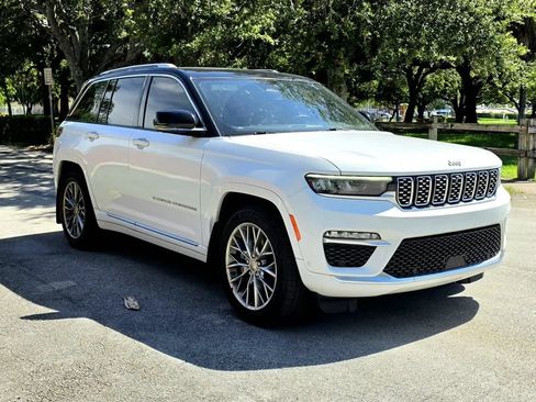 Used 2023 Jeep Grand Cherokee Summit w/ Luxury Tech Group V AWD/4WD image 3