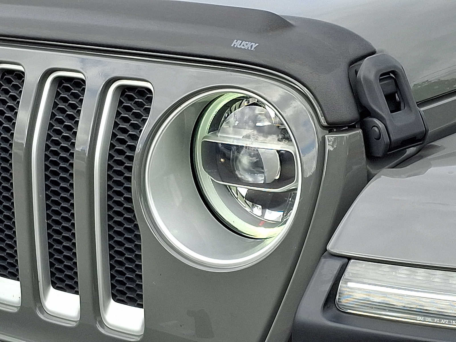 Used 2020 Jeep Wrangler Unlimited Sahara AWD/4WD image 9
