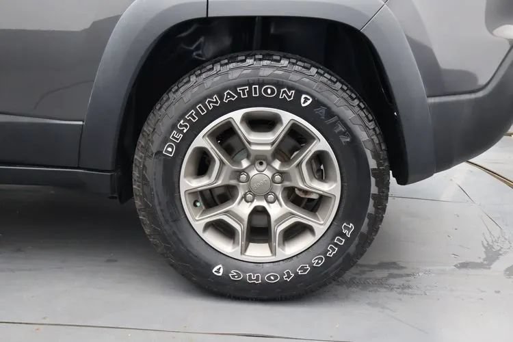 Used 2022 Jeep Cherokee Trailhawk w/ Premium Leather Package AWD/4WD image 37